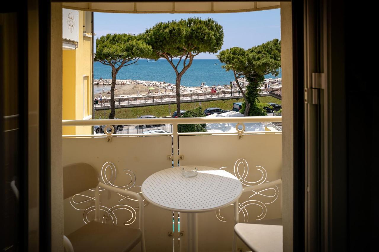 Hotel Le Lampare Каорле Екстер'єр фото