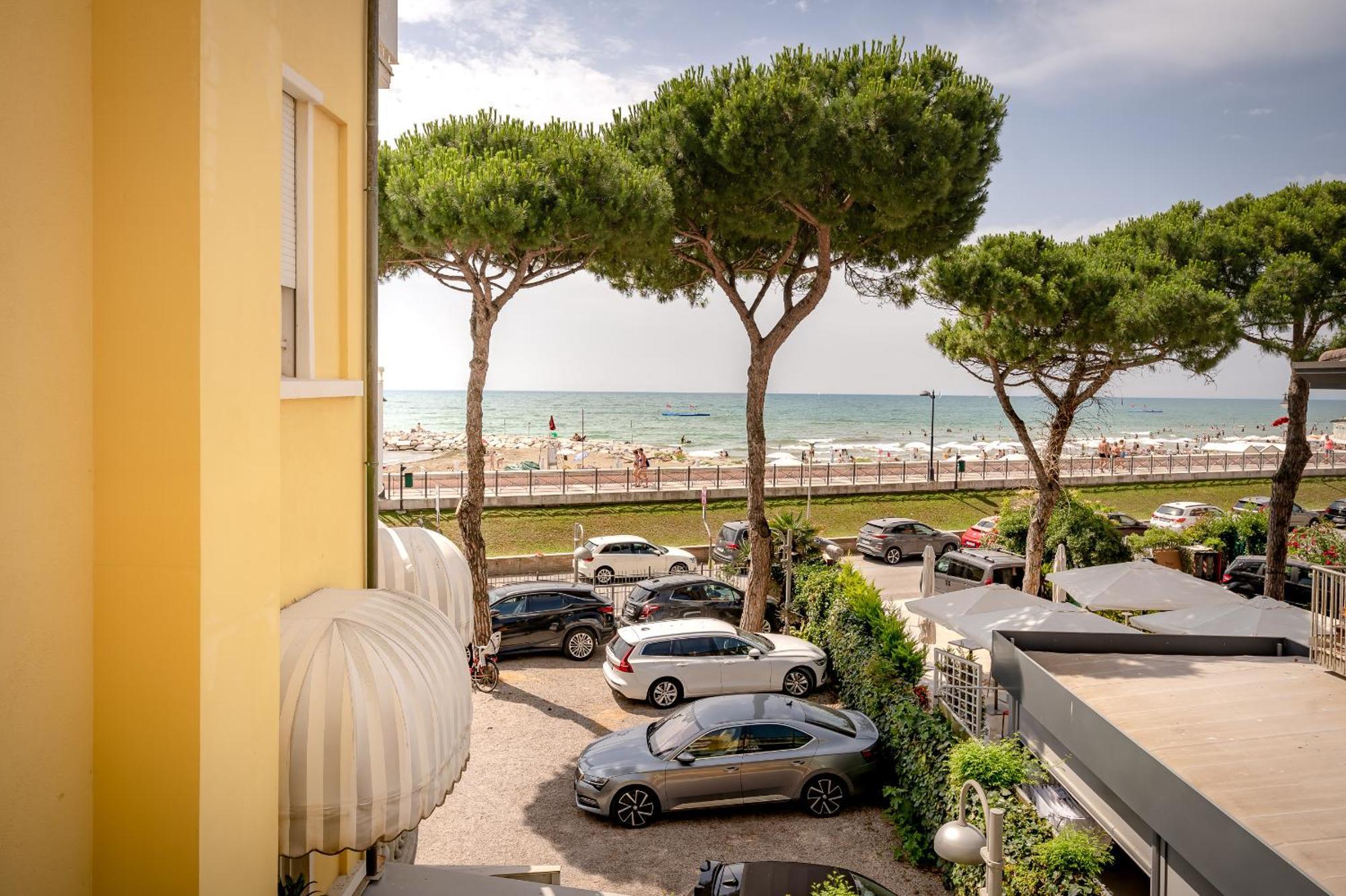 Hotel Le Lampare Каорле Екстер'єр фото
