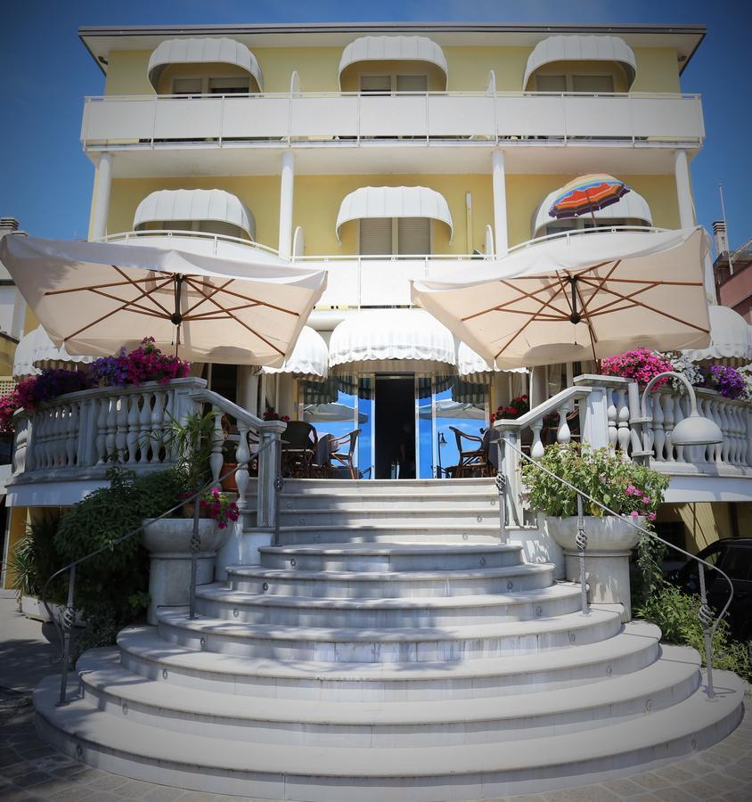 Hotel Le Lampare Каорле Екстер'єр фото