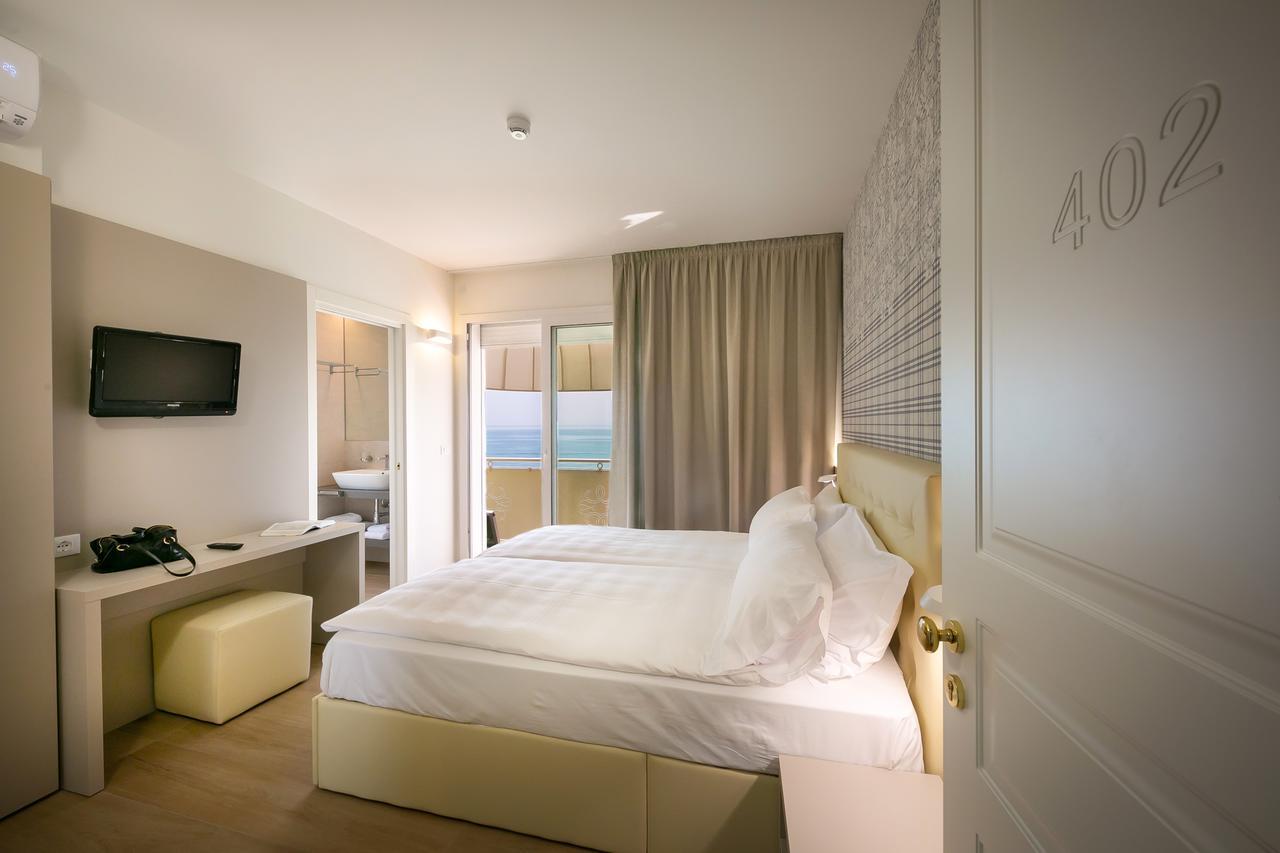 Hotel Le Lampare Каорле Екстер'єр фото