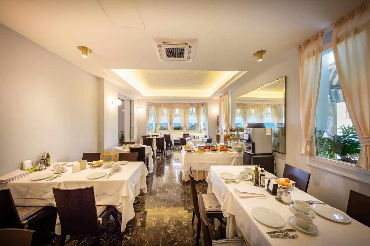 Hotel Le Lampare Каорле Екстер'єр фото